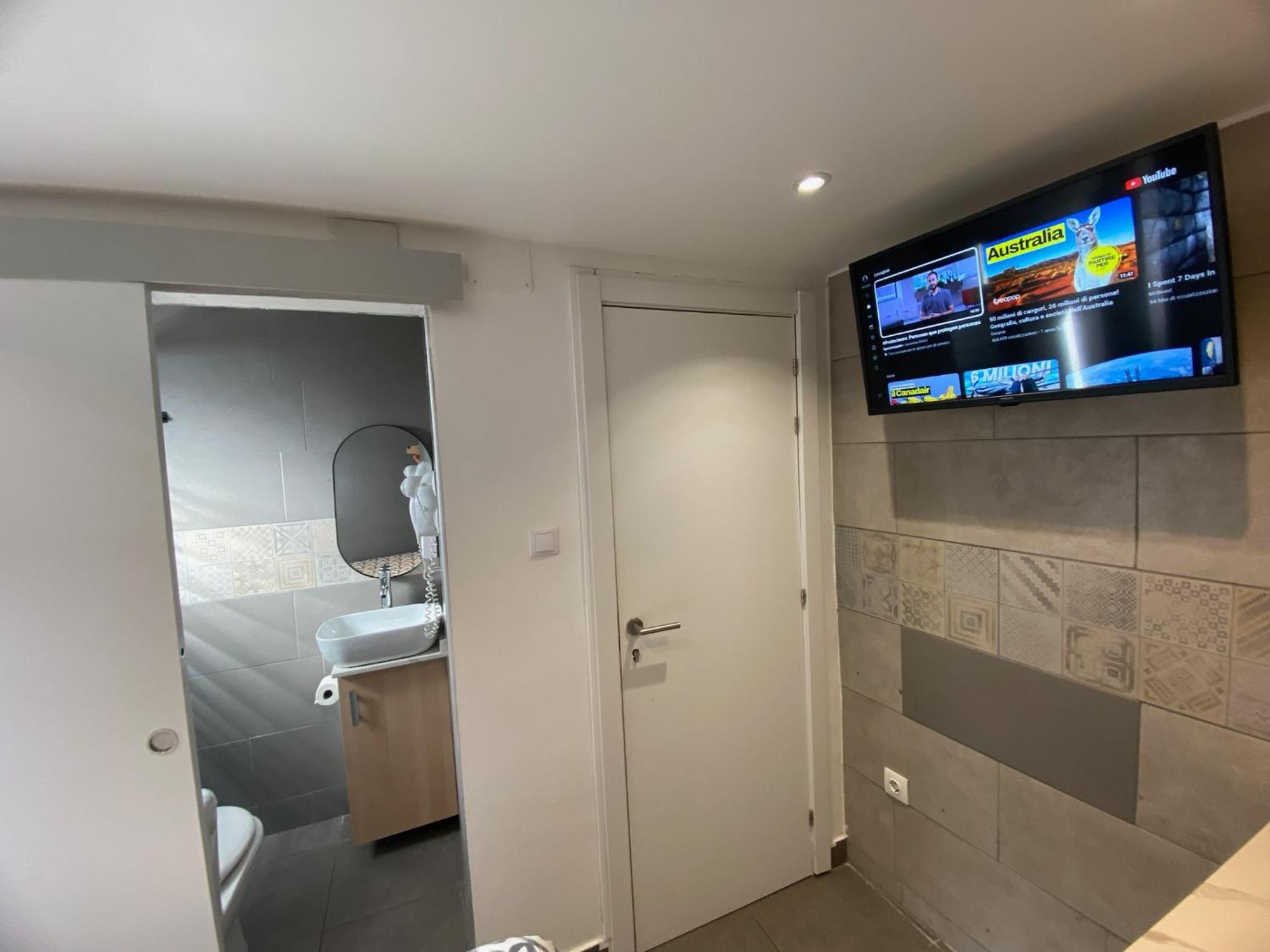 Suites Nuevas Con Bano Privado Frente Al Metro St Mwc Barcelona-Fira Оспиталет-де-Льобрегат Экстерьер фото