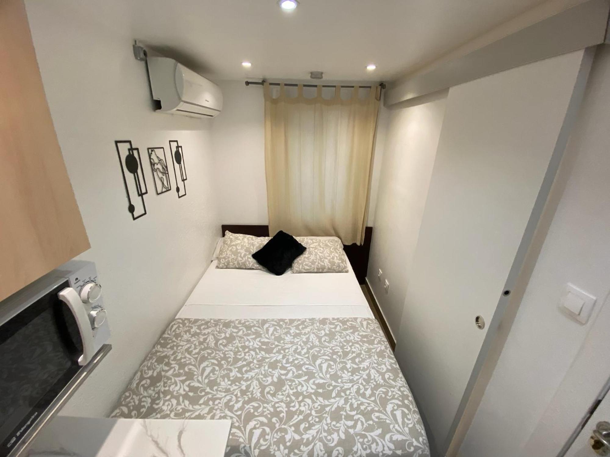 Suites Nuevas Con Bano Privado Frente Al Metro St Mwc Barcelona-Fira Оспиталет-де-Льобрегат Экстерьер фото