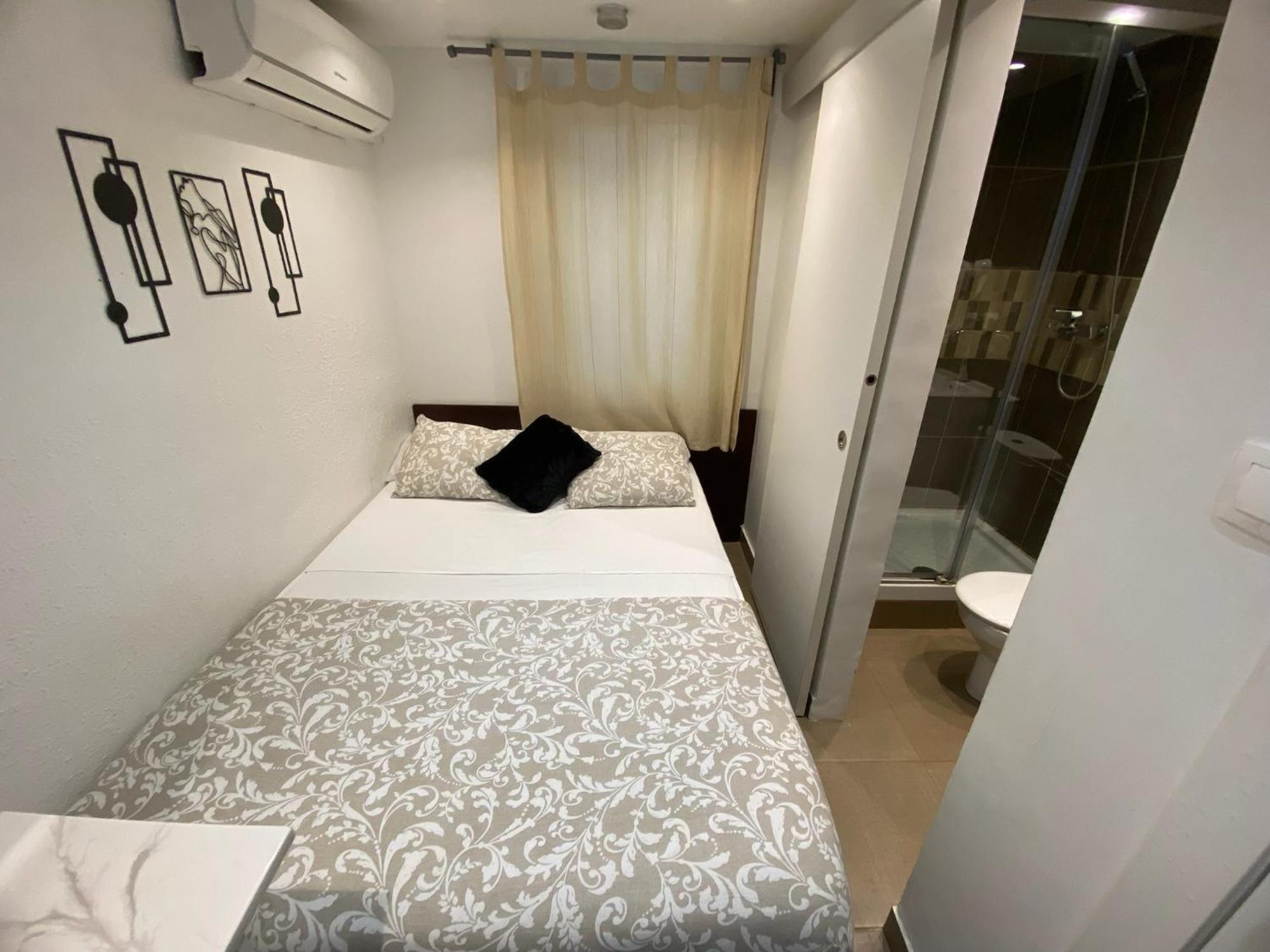 Suites Nuevas Con Bano Privado Frente Al Metro St Mwc Barcelona-Fira Оспиталет-де-Льобрегат Экстерьер фото