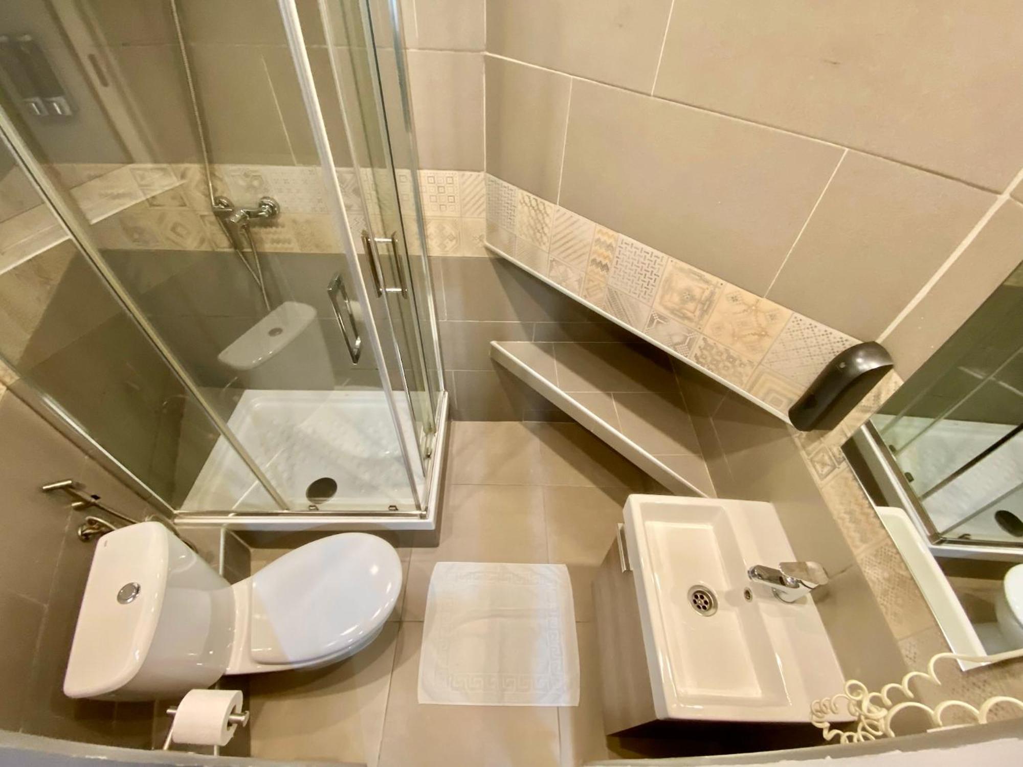 Suites Nuevas Con Bano Privado Frente Al Metro St Mwc Barcelona-Fira Оспиталет-де-Льобрегат Экстерьер фото